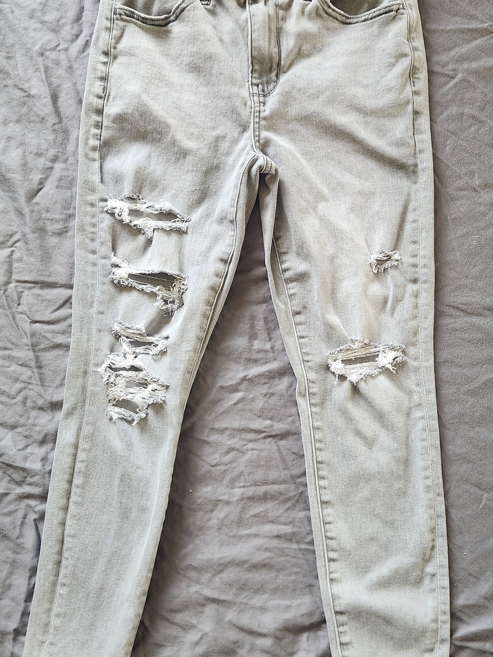American Eagle Distressed Gray Skinny Jeans